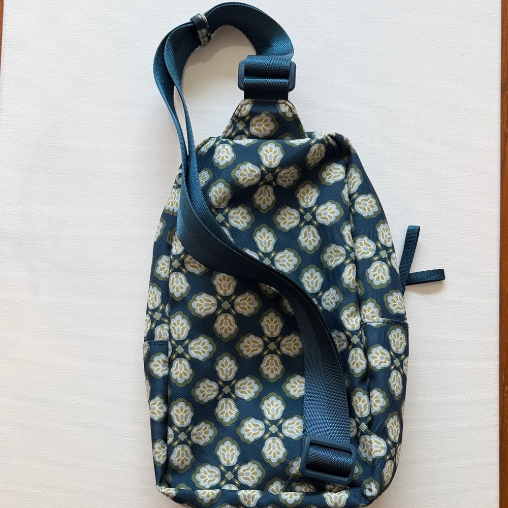 Vera Bradley Essential Sling Backpack Butter Cookie NWT - Picture 2 of 7